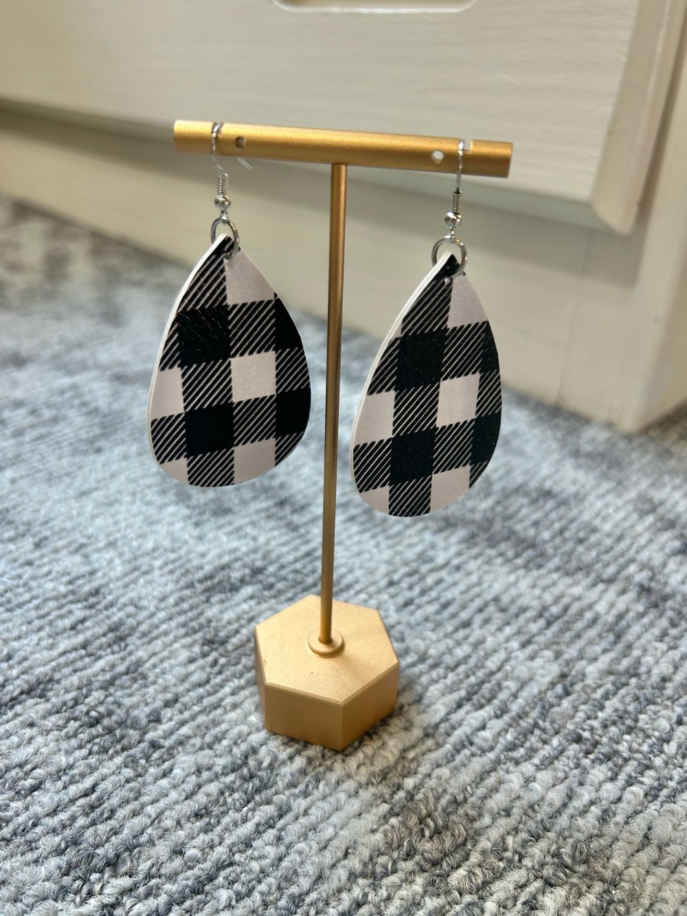 Black & White Buffalo Checkered Plaid Teardrop Leather Lightweight Earrings ✨